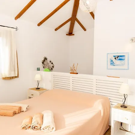 Arriba Лахарес